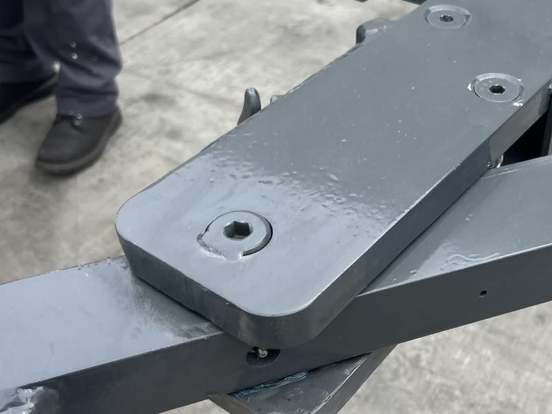 Smooth top surface of the Autowlift arm with countersunk fasteners