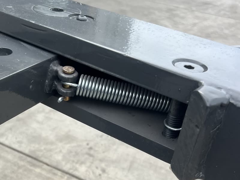 Internal return spring protected inside the Autowlift steel frame