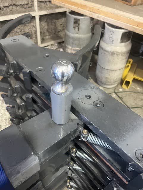 Ball hitch installed in the Autowlift center tube